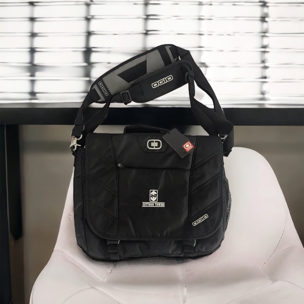 Ogio Large Laptop Briefcase Padded Adjustable Strap 3 Compartment Settoon Towing